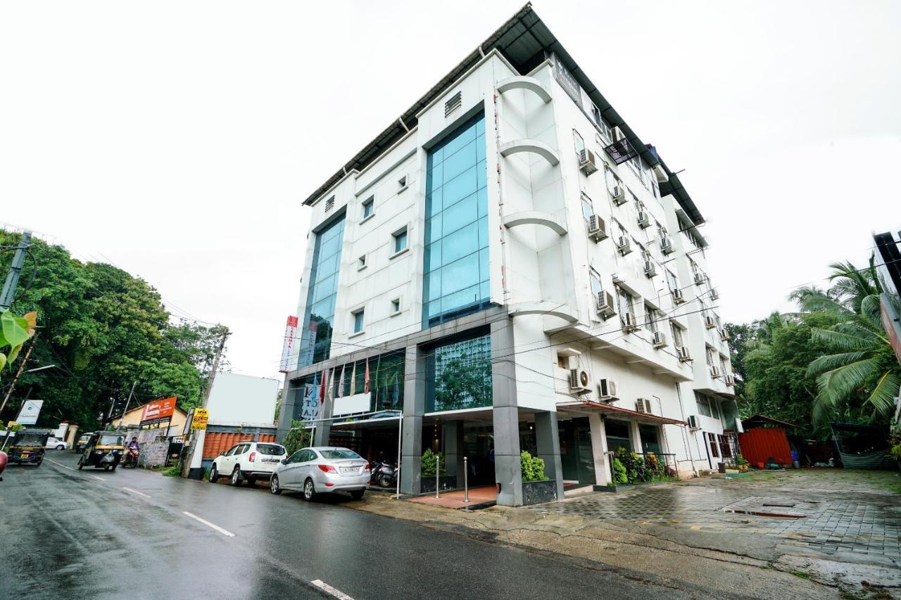 Oyo 1684 Hotel Malabar Inn Kozhikode Exterior foto