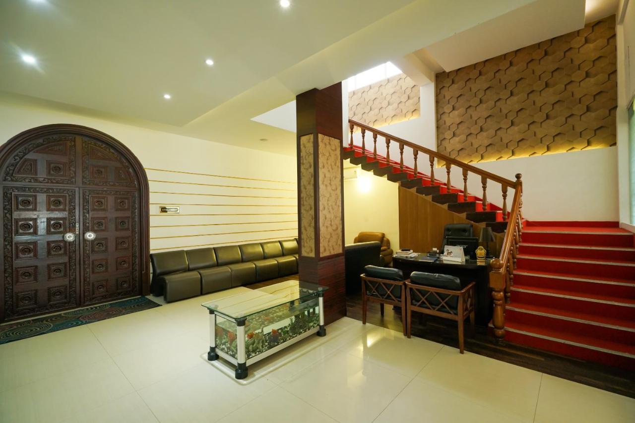 Oyo 1684 Hotel Malabar Inn Kozhikode Exterior foto