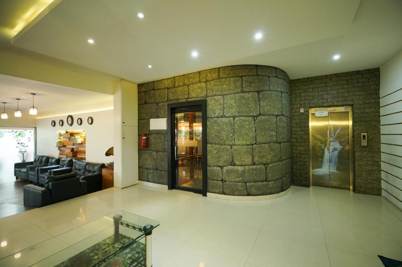 Oyo 1684 Hotel Malabar Inn Kozhikode Exterior foto